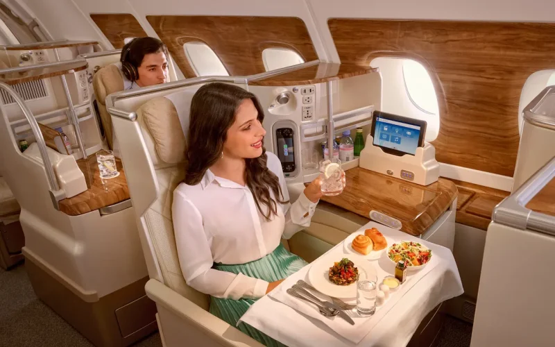 Emirates_Busines-Class_01_P_4327_Day3_7C_Talent_04474_v6_RGB